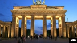 Başkan Barack Obama'nın Berlin'de konuşma yapacağı Brandenburg Kapısı
