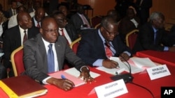 La délégation gouvernementale de la Centrafrique à l'ouverture des pourparlers de Libreville avec la coalition Seleka, le 9 janvier 2013