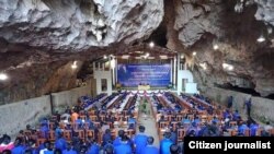ສູນກາງຊາວໜຸ່ມປະຕິວັດລາວ ຈັດກອງປະຊຸມຢູ່ທີ່ຖ້ຳເມືອງວຽງໄຊ ແຂວງຫົວພັນ.