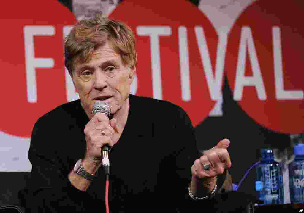 Robert Redford, pendiri dan presiden Sundance Institute, berbicara pada wartawan dalam pembukaan festival (16/1) di Park City, Utah. (AP/Chris Pizzello/Invision)