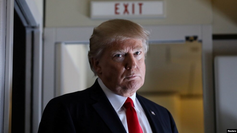 Tổng thống Hoa Kỳ Donald Trump trên chiếc Không Lực Một.