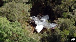 Sebuah pesawat turboprop yang jatuh di daerah Bahorok, Sumatera Utara, 2011. (Foto: Dok)
