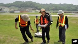 South Korean technicians conduct a ground-penetrating radar survey of alleged burial of a highly toxic defoliant at Camp Carroll, a US army logistics base, southeast of Seoul, June 2, 2011