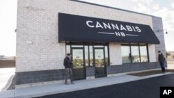 El exterior de la tienda Cannabis NB en Fredericton, New Brunswick, Canadá, el martes 16 de octubre de 2018.