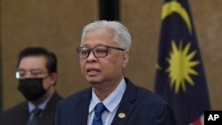 PM Malaysia Ismail Sabri Yaakob berpidato di Putrajaya, Malaysia, Jumat, 27 Agustus 2021. (Kantor PM Malaysia via AP)
