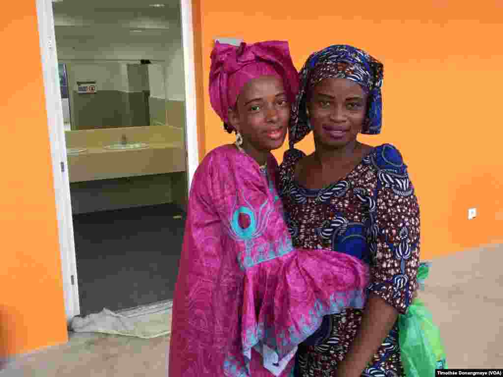 Des supportrices maliennes se rendent au stade d'Oyem, au Gabon, le 25 janvier 2017. (VOA/Timothée Donangmaye)