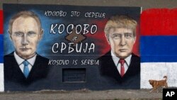 Hình ảnh Tổng thống Putin và ông Trump trên một bức tường ở Belgrade, Serbia.