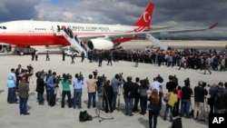 Freed Turkish hostages are welcomed at the airport in Ankara, Sept. 20, 2014.