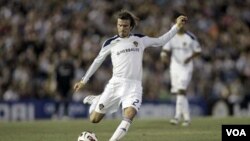 Gelandang LA Galaxy David Beckham memperpanjang latihan dengan klub Inggris Tottenham Hotspur. Hotspur berniat meminjam Beckham, tapi tidak diizinkan Galaxy. (Foto dok)