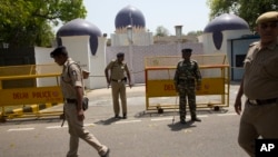 نئی دہلی: پاکستان ہائی کمیشن کے سامنے تعینات بھارتی پولیس۔