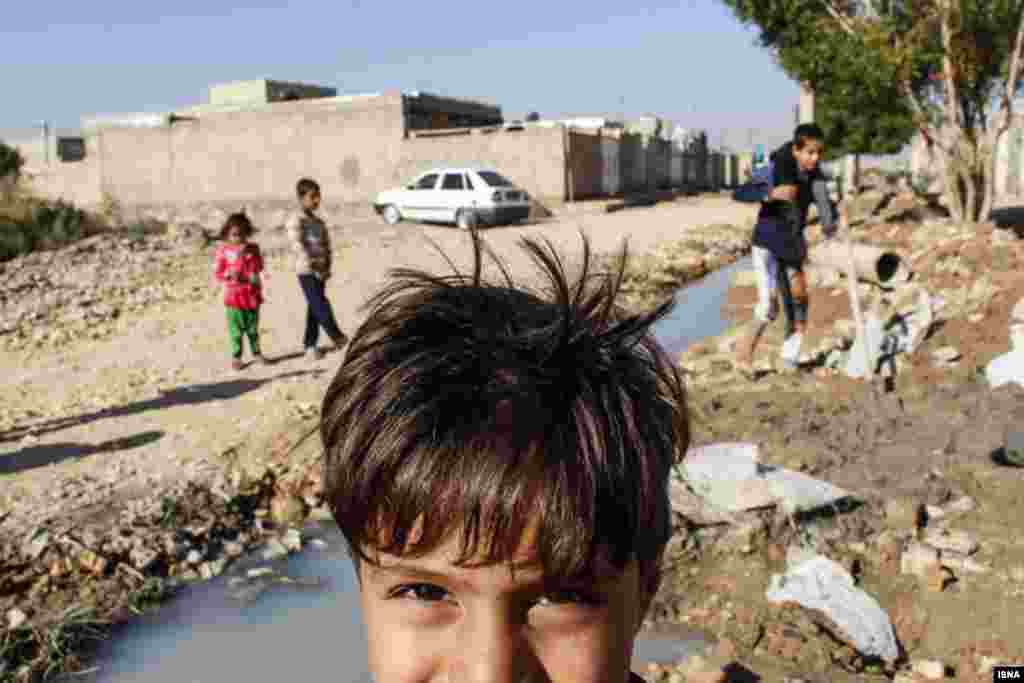 ایسنا در گزارش تصویری با عنوان &laquo;درحاشیه&raquo; اینبار به روستای قلعه چنان در جنوب شرقی اهواز رفته است. درست درکنار صنایع فولاد خوزستان. عکس: فاطمه رحیماویان