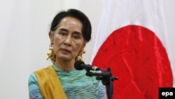 ႏိုင္ငံေတာ္အတိုင္ပင္ခံ ပုဂၢိဳလ္ ေဒၚေအာင္ဆန္းစုၾကည္ ႏွင့္ဂ်ပန္ႏုိင္ငံျခားေရးဝန္ႀကီး ႏွင့္ အတူက်င္းပသည့္ သတင္းစာရွင္းလင္းပြဲ (ေမလ ၃ ရက္ ၂၀၁၆)