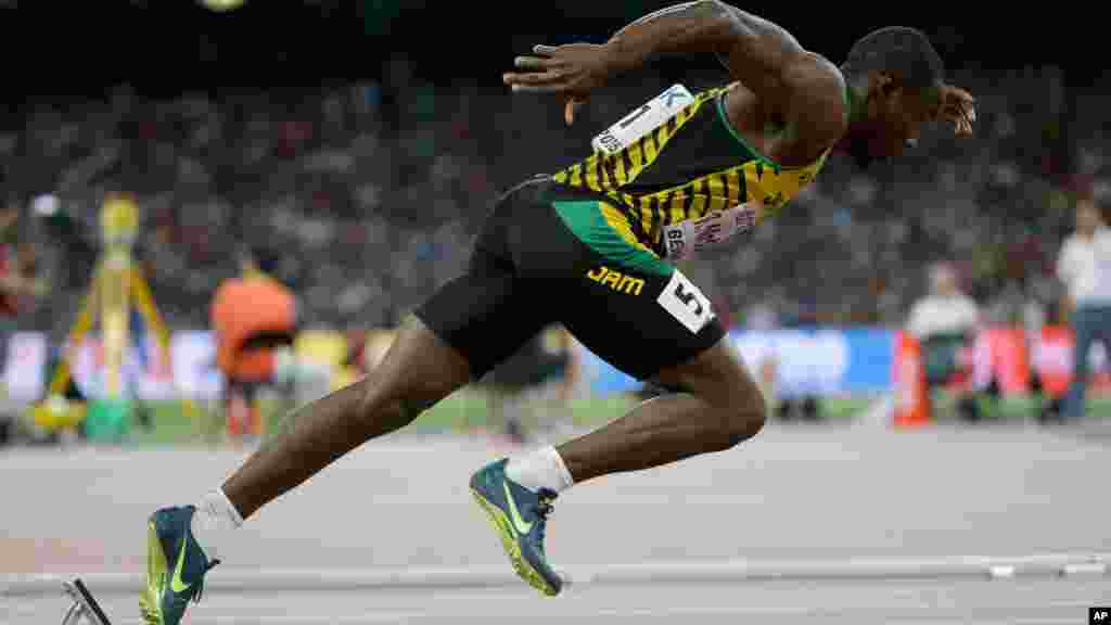 Jamaica&#39;s Rusheen McDonald starts in a men&rsquo;s 400m semifinal at the World Athletics Championships at the Bird&#39;s Nest stadium in Beijing, Monday, Aug. 24, 2015