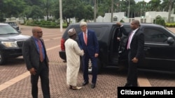 John Kerry yayinda yake isa fadar Muhammad Buhari ta Aso Rock dake Abuja