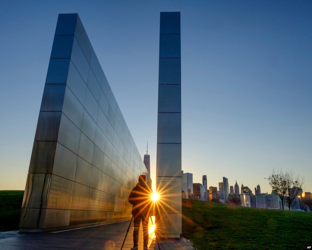 ̱   Ƽ Ƽ ī ޸𸮾(Empty Sky Memorial)  ִ ù ʸӷ ¾  ִ.