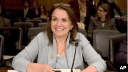 Elizabeth Edwards testifies on Capitol Hill in Washington, 20 Oct 2009