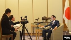 Japan's Chief Cabinet Secretary Yoshihide Suga speaks to VOA's Steven Herman, Tokyo, Japan, February 4, 2013. 