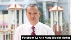 Blogger Lê Anh Hùng, một cộng tác viên thường xuyên của VOA Tiếng Việt, bị chính quyền Việt Nam giam cầm từ ngày 05/07/2018 cho đến nay đã hơn hai năm nhưng vẫn chưa được xét xử.