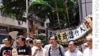 香港民主派中联办前集会要求释放异议人士