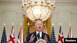 15일 조 바이든 미국 대통령이 백악관에서 새로운 안보협의체 '오커스' 창설을 발표하고 있다.