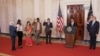 Deux immigrants du Soudan et du Ghana deviennent citoyens américains lors de la cérémonie de naturalisation à la Maison Blanche, en présence du président Donald Trump, le mardi 26 août 2020. (Photo: 2020 Republican National Convention/Handout via REUTERS)