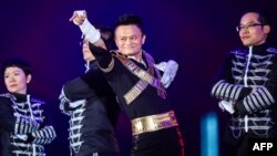 Jack Ma nhảy bài hát của Michael Jackson trong buổi tiệc hàng năm của Alibaba.