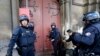 Fransa polisi Paris yaxınlığında reydlər keçirib