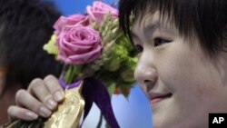 中国游泳选手叶诗文赢得400米个人混合泳比赛的金牌