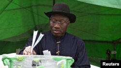 Le président sortant du Nigéria Goodluck Jonathan, lors de la dernière élection présidentielle au Nigéria, samedi 28 mars 2015.