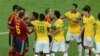 Jogadores brasileiros e espanhois discutem durante a final da Copa das Confederações no Rio de Janeiro, Brasil (Junho 2013)