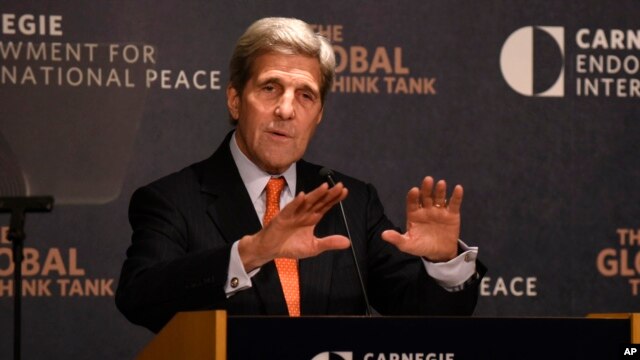 El secretario John Kerry durante un discurso en la Fundación Carnegie para la Paz Internacional en Washington, antes de partir hacia Viena.