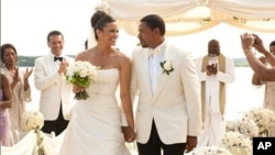 Paula Patton and Laz Alonso in a scene from 'Jumping The Broom'