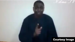 Une photographie de Cheikh Mbacké Sakho tirée d'une vidéo diffusée sur youtube.