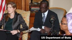 U.S. Ambassador to the United Nations Samantha Power meets with Malian civil society leaders. (Courtesy U.S. Embassy Mali) 