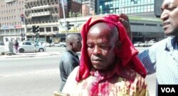 One of the protestors Martin Jemwa sustained a head cut after he was assaulted by police using a baton stick. He was taken to a private hospital where his condition was said to be stable, Harare, Zimbabwe, Aug. 17, 2016. (S. Mhofu/VOA)