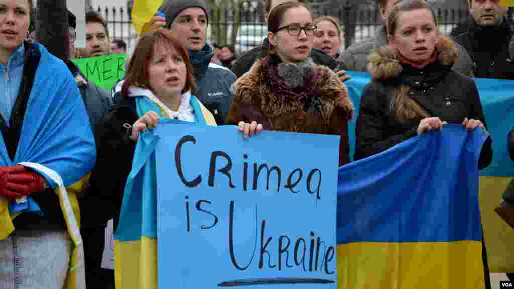 American Ukrainians protest near White House