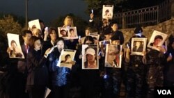 지난 2017년 4월 미국 워싱턴에서 진행된 북한자유주간 행사의 일환으로, 중국의 탈북자 강제북송을 규탄하는 촛불집회가 중국대사관 앞에서 열렸다.