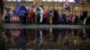 Les opposant au retrait de l'Union européenne ont participé à une manifestation devant le Parlement à Londres, le 12 mars 2019.