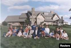 FILE PHOTO 24AUG86 - Portrait of the Bush family sitting in front of their home in Kennebunkport, Maine.