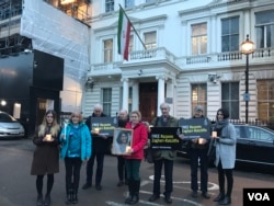 Rights activists hold a vigil for Nazanin Zaghary-Ratcliffe, a British-Iranian woman detained in Iran, outside the Iranian embassy in London, Jan. 16, 2017. (Photo courtesy of Amnesty International)