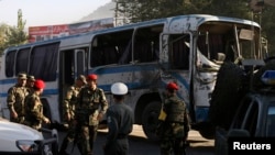 اتوبوس ارتش ملی افغانستان در محل انفجار روز چهارشنبه