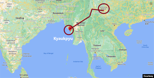 Đường ống dẫn dầu hiện hữu từ Kyaukpyu đến Côn Minh, Trung Quốc. Tuyến đường sắt từ Kyaukpyu đến Côn Minh dự kiến cũng đi song song với đường ống dẫn dầu. Ảnh: Google. Minh họa và chú thích của tác giả.