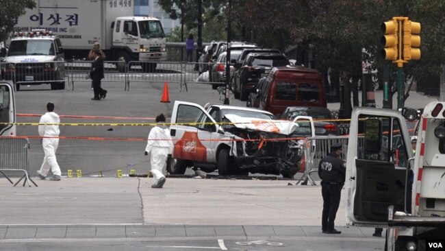 FILE - Investigators work around the wreckage of a Home Depot pickup truck that alleged terror suspect Sayfullo Saipov used to mow down people on a bike path in New York City, Nov. 1, 2017. (R. Taylor / VOA)