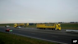 100多輛卡車進行演練，來測試英國“無協議”脫歐的計劃。
