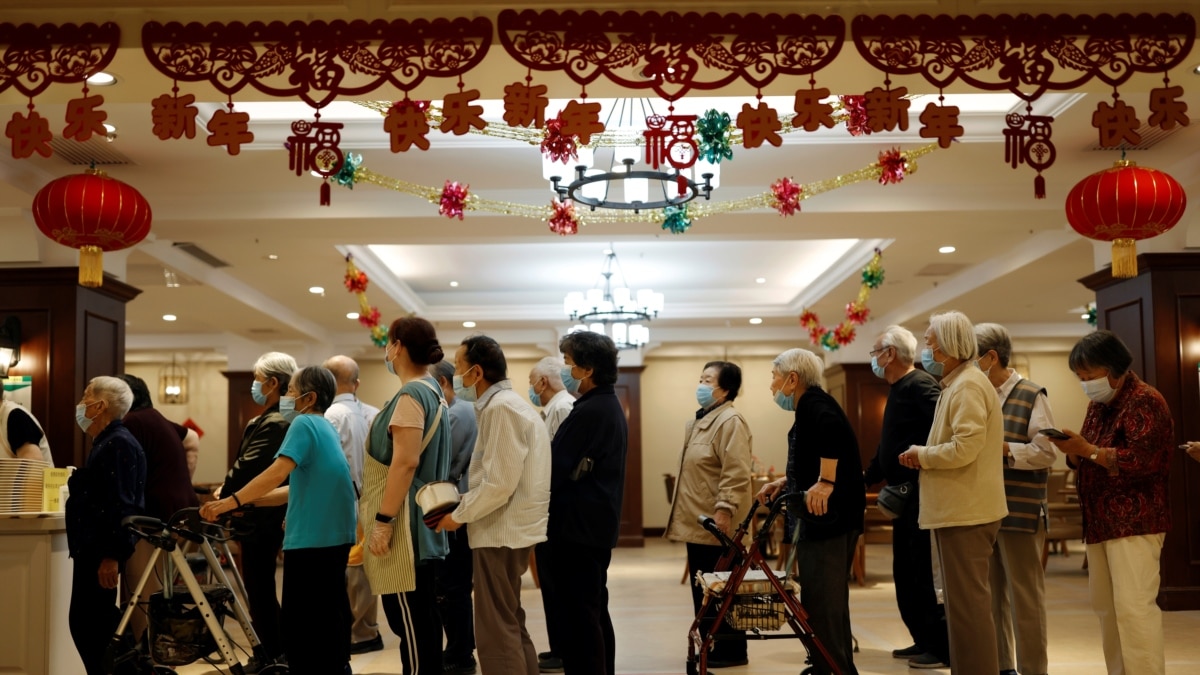 中国九部门鼓励退休人员回乡 面对农村返贫当局束手无策