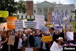 Democratic National Committee Chairman Tom Perez rallies with protesters against U.S. President Donald Trump's firing of Federal Bureau of Investigation (FBI) Director James Comey, outside the White House in Washington, May 10, 2017.
