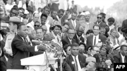 Мартин Лютер Кинг во время своей речи «У меня есть мечта». Джексон - в нижнем правом углу фото
