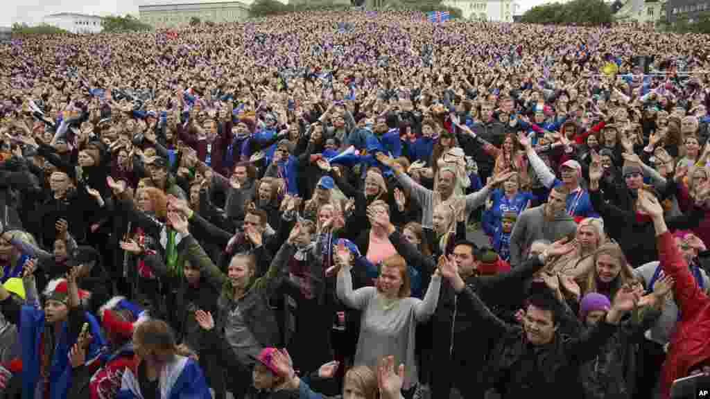 Les fans irlandais font régner une ambiance festive lors de l'Euro 2016, le 27 juin 2016.