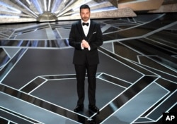 Jimmy Kimmel saat menjadi pembawa acara Oscar di Dolby Theatre, Los Angeles, tahun 2018 lalu (dok: Chris Pizzello/Invision/AP)