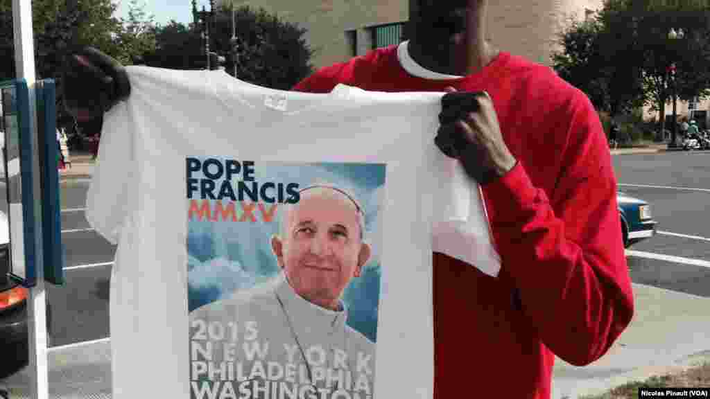 Un T-shirt au visage du pape François vendu à l'occasion du discours du souverain pontife au Congrès américain, 24 septembre 2015